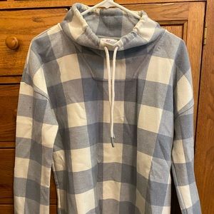 Vineyard vines pullover. No size tag. Fits medium